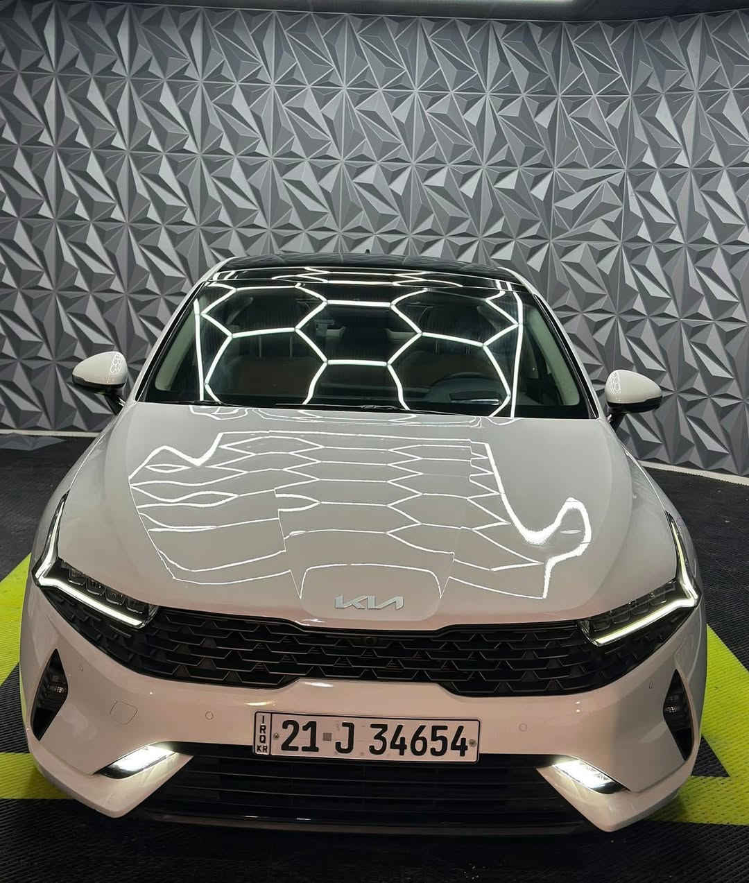 السلام عليكم كيا k5 2023. ضمان شركة نيم 5 سنوات بعده ضمان الشركه بيها

سياره فول مواصفات تجي اعلى فئه كامل غراض الشركه وياها محرك الكبير 2.5 
والعده وفرشيات الكاعيه بعده بلايلون سبيرها منازل و بصمتين من شركه وياها وبعد بيها غراض من الشركه كامل كتلوكات شركه وياها مواصفات السياره 
بصمه بانوراما جلد ٥ كامرات كشنان ٢ كهرباء داتاشو بلجام الامامي كشنات تدفئه تبريد بريك بصمه شاشه الكترونيه اوتو هولد كشنات خزن كيجات تغير ٥ وضعيات جنطه ذكيه مري قلاب عند الرجوع تشغيل عن بعد لايتات زينون بلادي لدات خلفي وامامي حساسات امامي خلفي مري شفط تحديد مسار رادارات تبريد لمس تبريد مركزي وبعد بيها مواصفات السياره جديده كولش ماشية 42 الف بحالة الوكاله تخم تايرات جديد عليها اصلي سيرفس كامل من الشركه السياره مكفوله من الصبغ والشخط والتبديل فقط بيها 2  مكانات صغار تعديل بارد كير ومحرك بشرط ارقام سنويه جديده تحويل مباشر 

السعر 225 وبيها مجال

 مكان السياره ديالى المقدادية

***********
