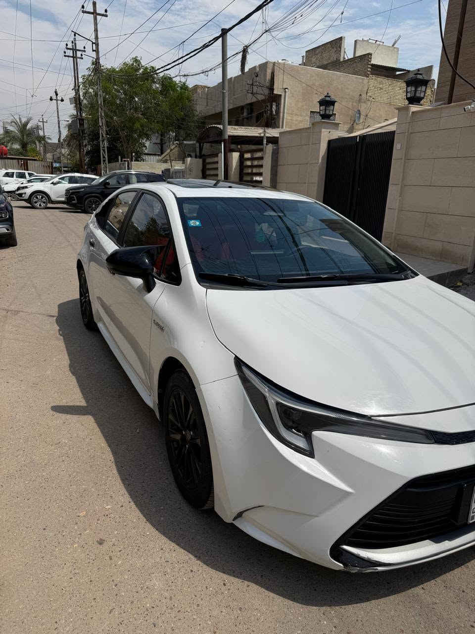 كورلا هايبرد شكل الامريكي موديل 2023 موصفات معروفة ماشية 54 مكان بغداد بيهة رصعات مسويها بارد بل جاملغ موضح بالصورة والباب والجاملغ رصعات هم موضح السعر 135 وبيها مجال ***********
