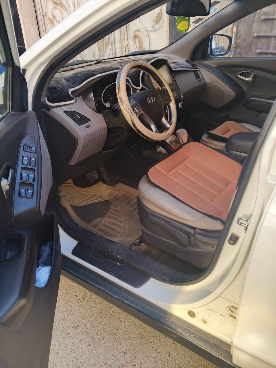 توكسان موديل ٢٠١١ مكفوله من الضربه والصبغ رقم بغداد الانكليزي 
شاشه وكامره 
كير ومحرك ٢٠٠٠دوش مكفولات 
مكان بغداد 
السعر 143$
غير متواجد على الفيس بوك 
رقم *********** بغداد, العراق
