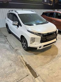 للبيع مسبوشي اكس باندر ٢٠٢٣ خليجي شركه فول مواصفات  ٧ ركاب  شاشه كبيره...