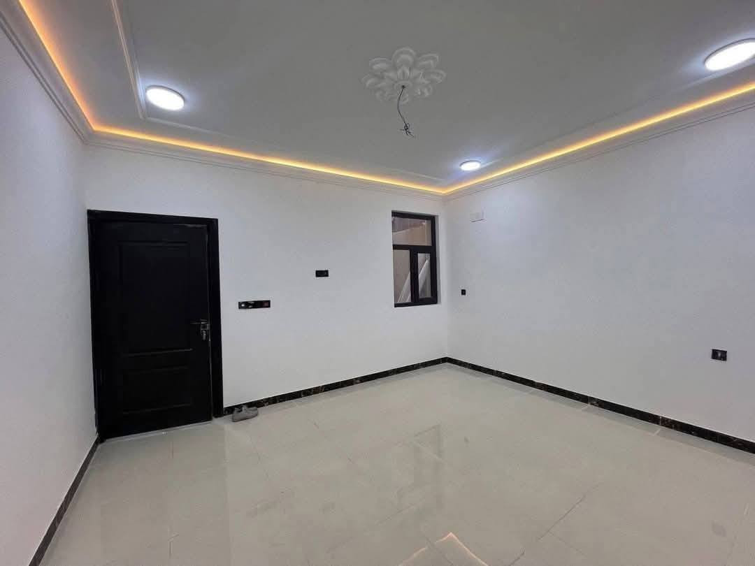 🏠 المساحة: 100م² #للبيع
📐 الواجهة: 5م | النزال: 20م

🌳 مقابل الدار تشجير | عرض الشارع 12م

🏗️ بناء حديث زيرو – حي الجهاد / المخابرات خلف الشارع العام قرب العاب حي الجهاد 

🛋️ صالة | 🍳 مطبخ | 🚿 خدمات | 4 غرف نوم صحيات عداد 2 مكتب الجوهرة للعقار وتاتوفر جميع العروض للستفسار ***********واتساب سعر300وقابل لتفاوض
