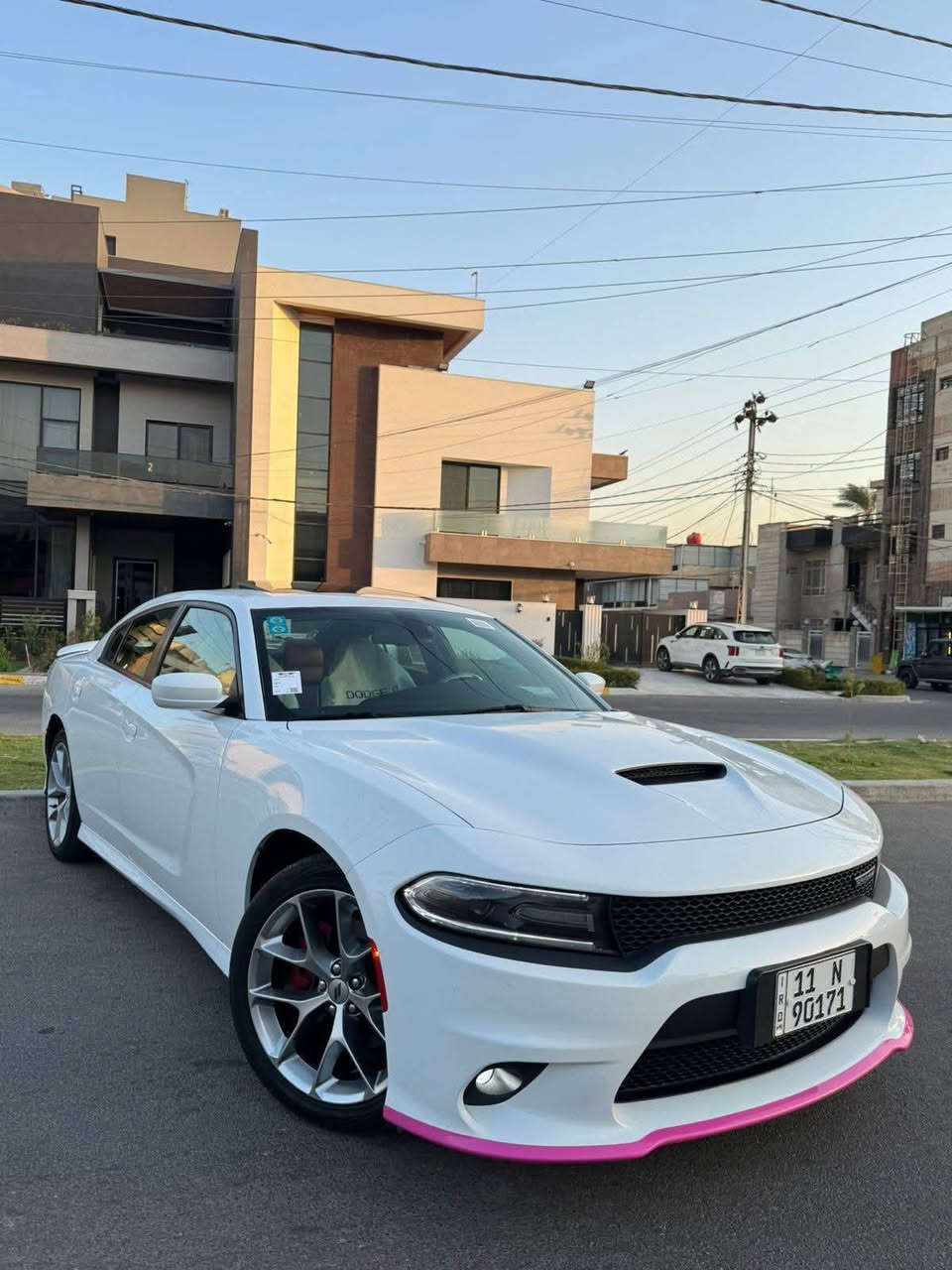 جارجر 2020 جيتي  خليجي وكاله هارلم )

(‏‎ وكاله هارلم داخل احمر )

‏‎الموديل :2020 . (سياره خليجي وكاله هارلم ) 

‏‎( المحرك : 6V 3600. ) 

‏‎(سياره كفاله عامه لا صبغ ولا بارد ولا. شخوط ) 

‏‎العداد :36 الف  ميل شرط الفحص  ( سياره جديده ) 

‏‎(سياره بلاديه كله من الزيرو )

‏‎(لون ابيض داخل احمر بلادي ) 

( رقم بغداد بسمي الجديد تحويل ثاني يوم )

‏‎المواصفات :

‏‎* نسخة  GT

‏‎* حساسات خلفية . 

‏‎* شاشه كبيرة مع نظام ملاحة نفكيشن GPS .

‏‎* سستم صوت الپاين مع سماعات پريميوم .

‏‎* ويل قياس 20 انج . 

‏‎* مصابيح امامية زنون . 

‏‎* كشافات الضباب زنون . 

‏‎* فتحت سقف (سلايد) . 

‏‎* مقاعد رياضية من الجلد الفاخر . 

‏‎* المقاعد الأمامية كهربائية . 

‏‎* تشغيل عن بعد . 

‏‎* ستيرن كهربائي . 

‏‎* تدفئة ستيرن . 

‏‎* محدد سرعة . 

‏‎* تلفون بلوتوث . 

‏‎* كاميرا خلفية .

‏‎* مرايا متحسسة للاضاءة العالية .

‏‎* كير شفتر بالستيرن . 

‏‎* دخول ذكي (بصمة) .

قطعة نادره سياره استخدام شخصي 1
‏‎رقمي*********** 
مكاني بغداد
