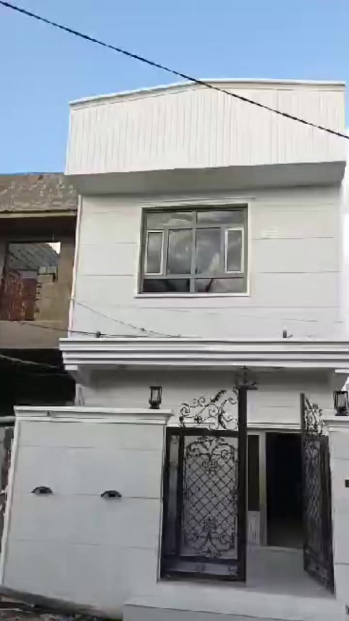 🏡 دار للبيع في بعقوبة – العزات
فرصة مميزة لامتلاك منزل حديث ومتكامل الخدمات 
📐 المساحة: 80 متر (5 × 16)
🏢 عدد الطوابق: طابقين
📄 الملكية: طابو صرف
🛏️ التفاصيل:
3 غرف نوم
غرفة استقبال
صالة مريحة
مطبخ
3 دورات مياه (داخلية وخارجية)
✨ المواصفات:
تشطيب جص وبورك بنقوش مغربية
أبواب تركية فاخرة
أرضيات بورسلين
📍 الموقع: بعقوبة – منطقة العزات
🔌 الخدمات:
ماء
مجاري
تبليط
كهرباء
📞 للاستفسار:
***********
💡 بيت جاهز للسكن بمواصفات ممتازة وموقع مخدوم بالكامل – لا تفوّت الفرصة!
