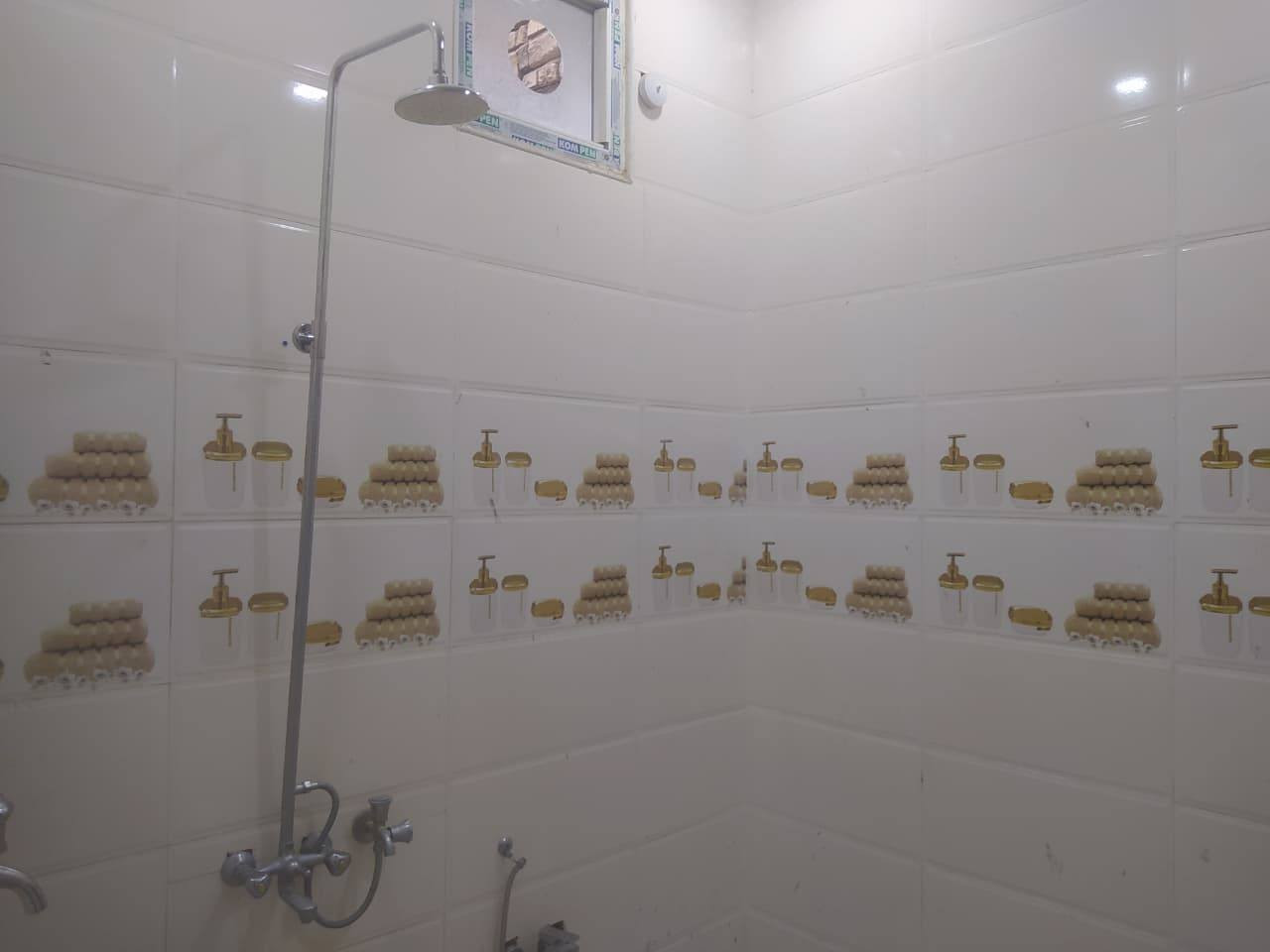 السلام عليكم
بيت للايجار ركن على شارعين تبليط المساحة ١٠٠ متر مربع طابقين يحتوي على ٤ غرف نوم استقبال هول مطبخ صيحات داخلية وخارجية وحمام البيت بناء جديد غير مسكون سابقا العنوان نزلة سعد بيجو وطريق ثاني من كريطعة للاستفسار الاتصال على الرقم التالي***********
