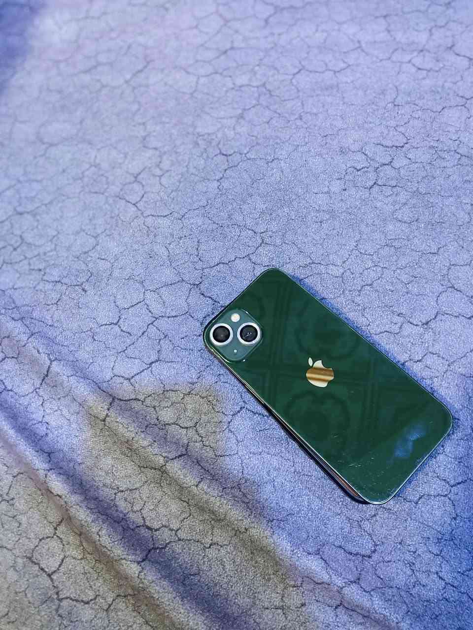 ايفون 13 مكفول من الزلق بطاريته 80 مامفتوح 
***********
