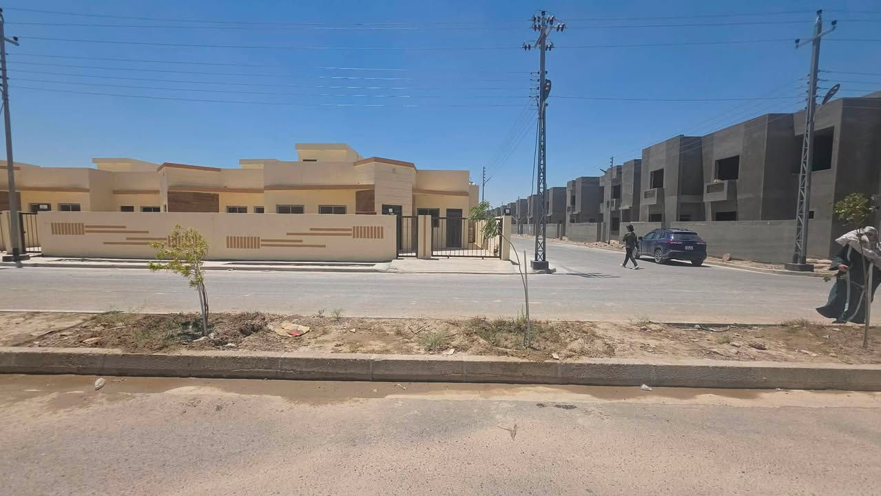 🏡 دار ركن للبيع – موقع مميز مقابل جامعة الفلوجة
فرصة مميزة لامتلاك دار حديثة وجاهزة للسكن في مجمع زهور الفلوجة (2)، مجاور جامعة الفلوجة وعلى شارع 20، بموقع هادئ وقريب من جميع الخدمات.

📐 المساحة: 250 م²
🏗 مساحة البناء: 200 م²

مواصفات الدار:
✅ دار ركن بموقع مميز
✅ غرفتا نوم، واحدة سويت
✅ تشطيبات إضافية منفذة من المالك بجودة عالية
✅ جاهزة للسكن مباشرة
✅ كهرباء، ماء، وجميع الخدمات متوفرة

💰 السعر المطلوب: 167 مليون دينار
📌 السعر أقل من أسعار الدور الحالية داخل المجمع، وفرصة مناسبة للسكن أو الاستثمار.

📞 للاستفسار والمعاينة:
أبو أوسيد للعقار والاستثمار
***********

إذا عندك عقار للبيع أو ترغب بالشراء داخل الفلوجة والمناطق المجاورة، تواصل ويانه ونوفرلك أفضل العروض.
