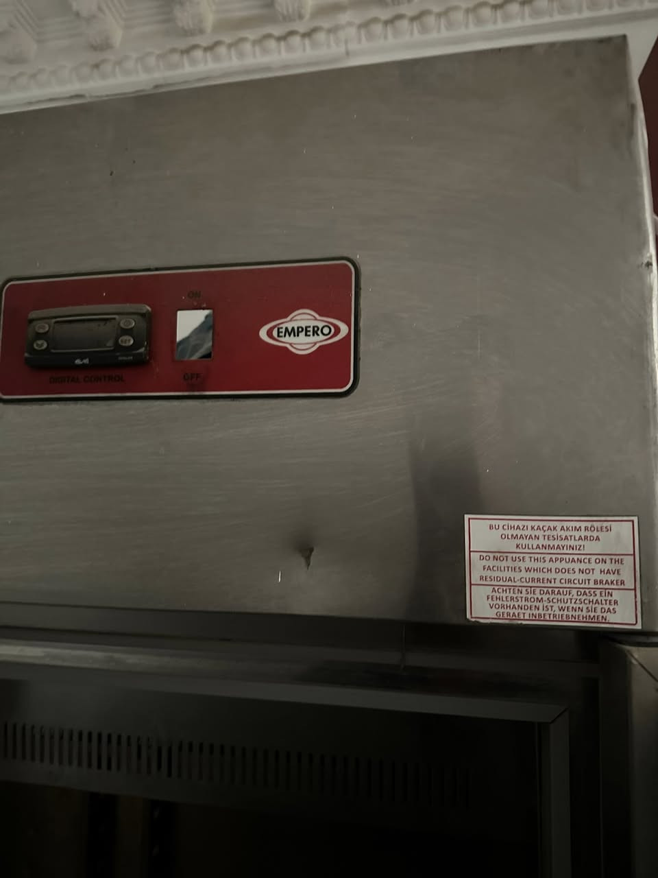 السلام عليكم ثلاجة لحوم للبيع سعر 250 الف للتواصل ***********
