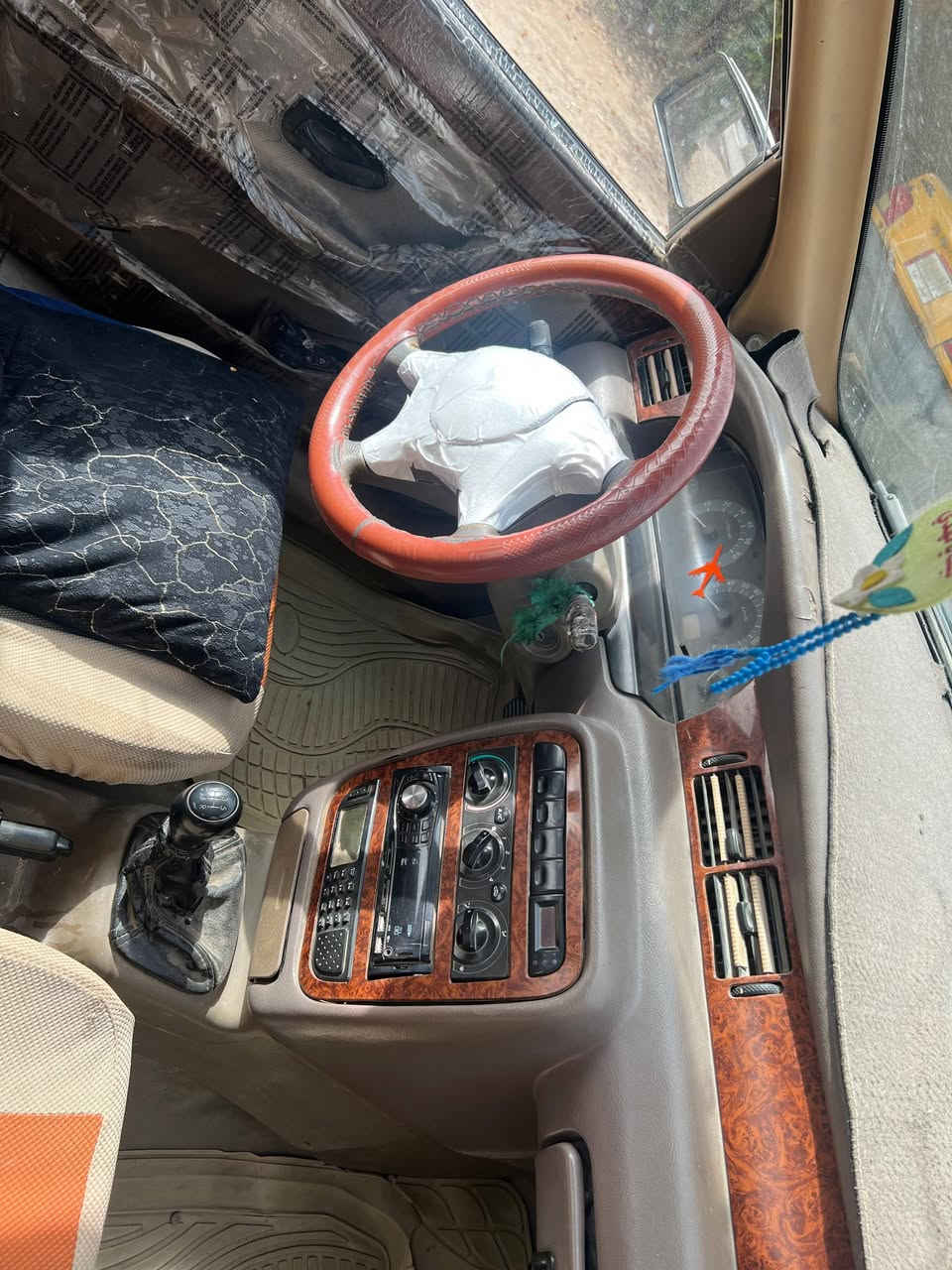سياره للبيع مستعجل عليه سياره نضيفه مديل 12مكينه جديده وكير كفاله لايتات زنون كامله من كلشي مابيه شي سنويه صاقطه من 2017ما عليه غرمات هيئه عليه فقط350ومستعجل مكاني ميسان المشرح سعر 15وبيه مجال قليل للستفسار على رقم ***********
