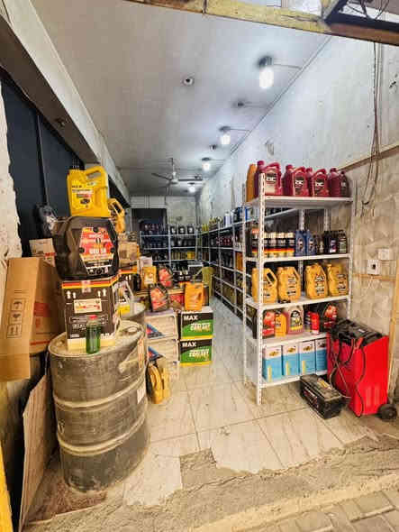 الوكالة العالمية محل الرتاج لتجارة الزيوت

يسر الوكيل المعتمد لشركة ZLC الكورية أن يقدم لكم أجود أنواع الزيوت العالمية بجميع درجاتها، المتخصصة للسيارات وللتكاتك و
كما يقدم  لكم خدماتنا المتكاملة تحت سقف واحد، والتي تشمل خدمة تبديل الزيت المحترفة وخدمة كهربائي السيارات، وذلك وفق أعلى معايير الجودة والأصالة. عدهم خدمةً تبديل الدهن والفلاتر، 

📍 عنواننا: مدينة الشعب – الشارع العام (الخدمي) – قرب تقاطع الصحة – البناية الثالثة.
📞 للتواصل: ***********
