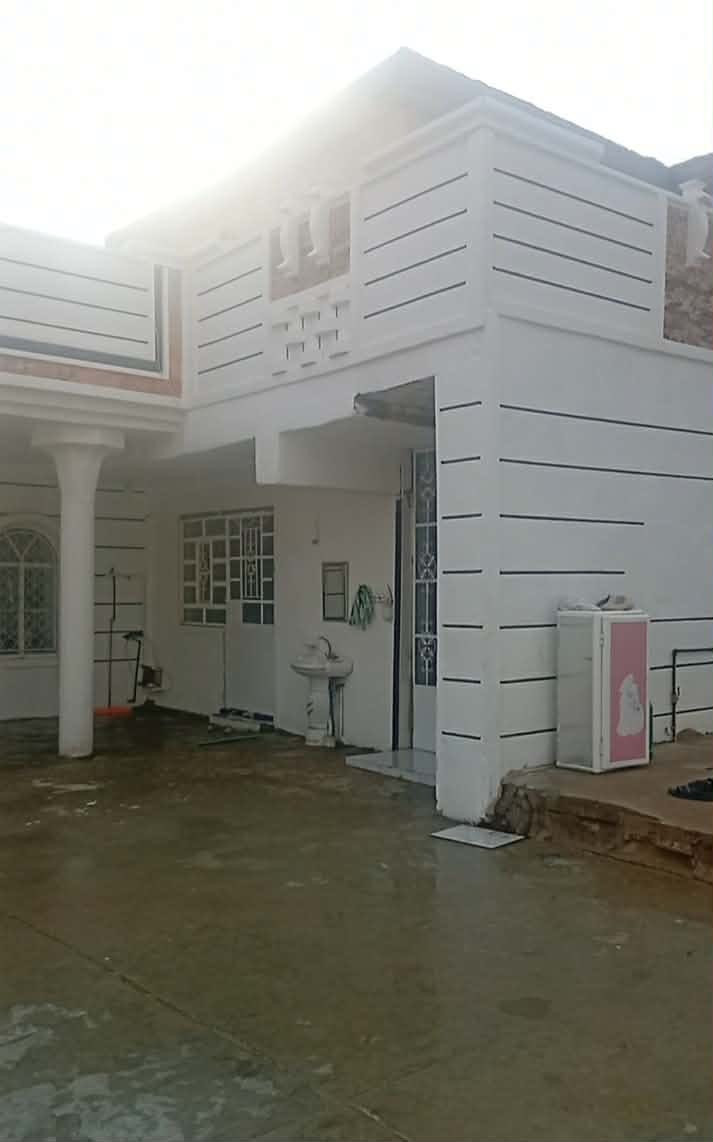 دار للبيع مساحه ٣٧٥ طابو صرف في ناحية بروانه بمنطقة الهضبه قرب المتنزه يتكون من استقبال وهول ومطبخ حار بارد وغرفه… الطابق الثاني غرفتين وصاله ومخزن مع صحيات داخليه وخارجيه
ويرهم مراوس بدار في الحقلانية 
للاستفسار الاتصال على الرقم ***********
أو مراجعة مكتب اليوسف للعقار في الحقلانية
