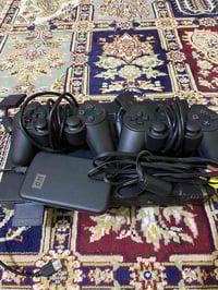 عندي بلي2 فات مهكر هارد خارجي بي 200 لعبه حتى اللعاب بلي وان بيه وبيس ...