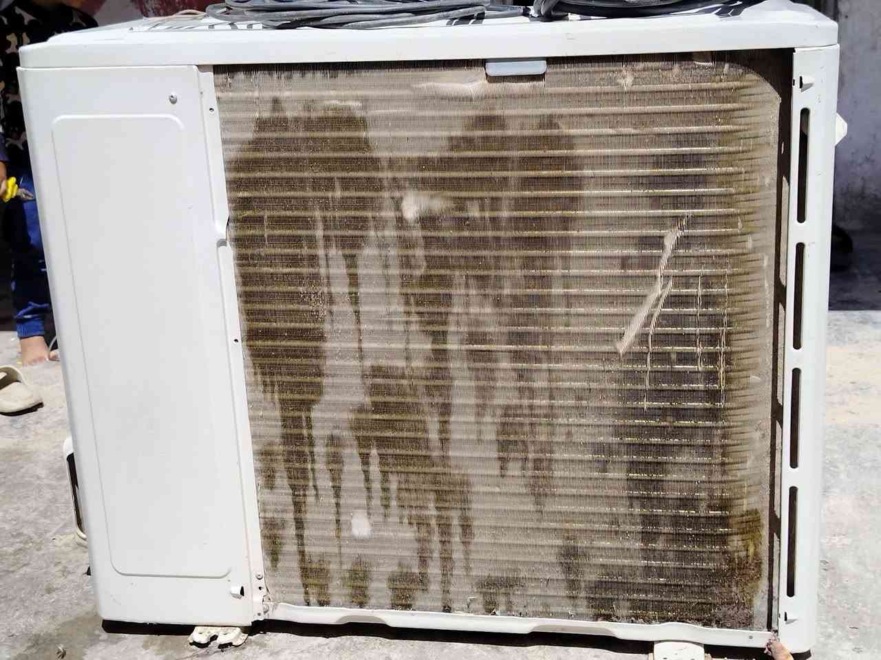 سبلت ٢ وثلث  تجي وشوفه نضيف مستعمل اقل الموسم  الحافض غاز R22 كامل ملحقاته وايراته والبواري والريمونت مكاني حله بابل ٣٥٠  وبي مجال قليل ***********
