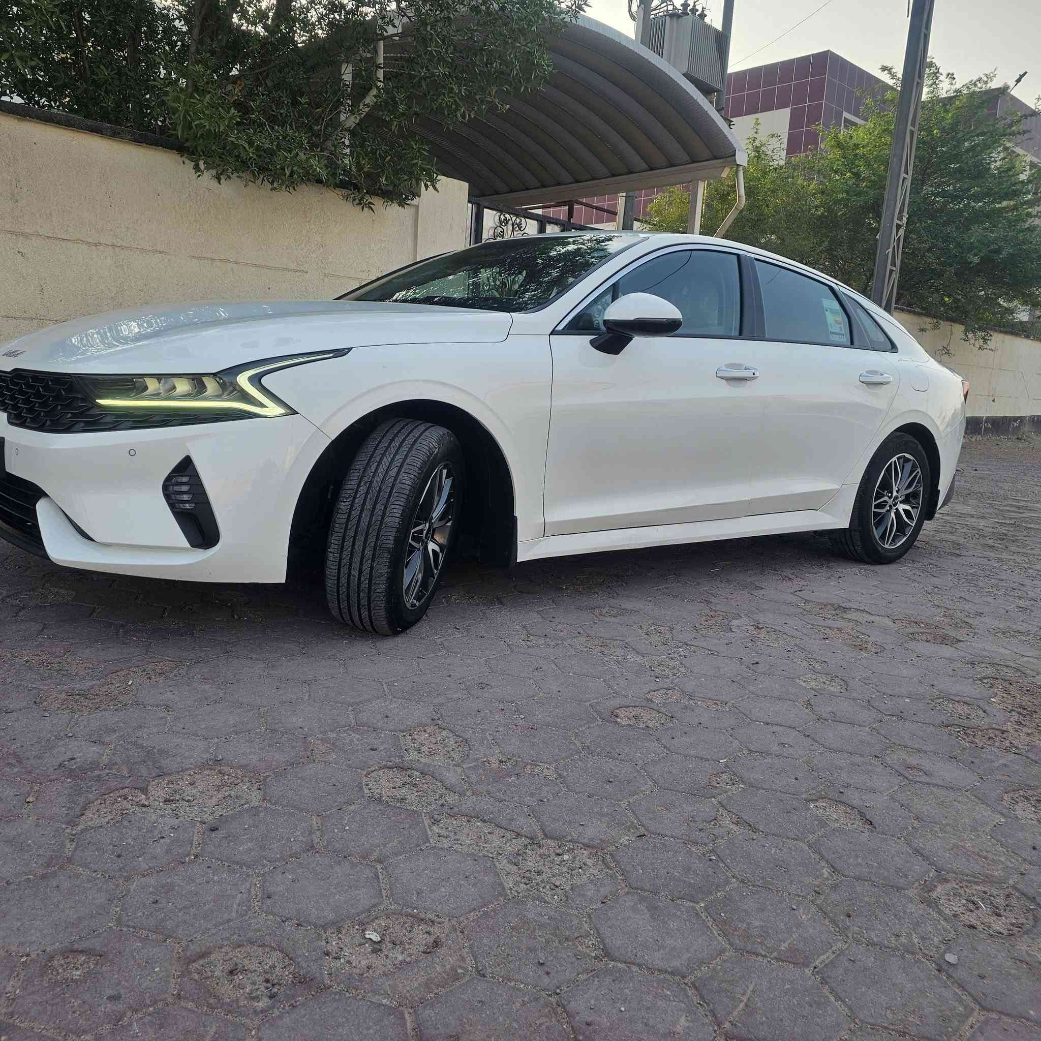 سلام عليكم 
كي فايف خليجي شركة NIM  موديل ( 2023)
فول مواصفات عدا البنوراما
1 تشغيل عن بعد ( يدات بصمه  انارة عند الاقتراب في اليدات صندوق بصمة  الصندوق ينفتح عند الاقتراب)
2 مثبت سرعه
3 سايد بريك بصمه
4 اشرات ترحيب داخل وخارج السياره
5 مرايات شفط
6 تحكم ستيرن
7 سطاب لد
8 بجم لد
9 وضعية سبورت (SPORT رياضي) واكثر من وضعية غير الرياضي
10 رقم السياره مميز
11 سياره مغلفة بالكامل(ppf)
12 مكينه 2000  دوش 
13 سياره مكينه كير حداده طخم تاير كفاله سياره جاهزه كلش
مكفوله من كلشي بيهه بارد 5 اصابع بالمدكر الامامي وطخه زغيره بالباب
ماشيه 73 الف
سياره رقم اربيل ومكانهه بالبصره
سياره باسم شركة تريد تحويل تريد وكاله
السعر ( 210 ) وبيهه مجال
الاتصال***********
