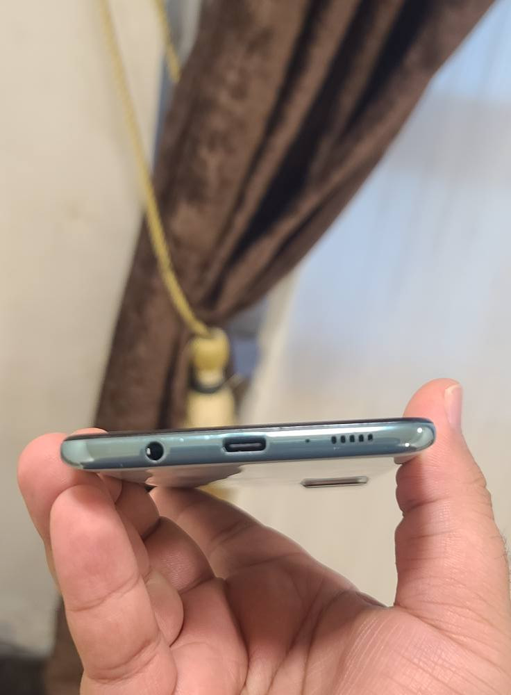 هاتف Samsung A71
نسخه الشرق الاوسط 
دبل سيمكارت 
نظافه عاليه تقريبا 95% 98% 
الهاتف بدون ملحقات فقط جهاز
كفاله من اي عطل 
للبيع 175 الف 
مكاني بصرة / خمسه ميل 
*********** البصرة, العراق
