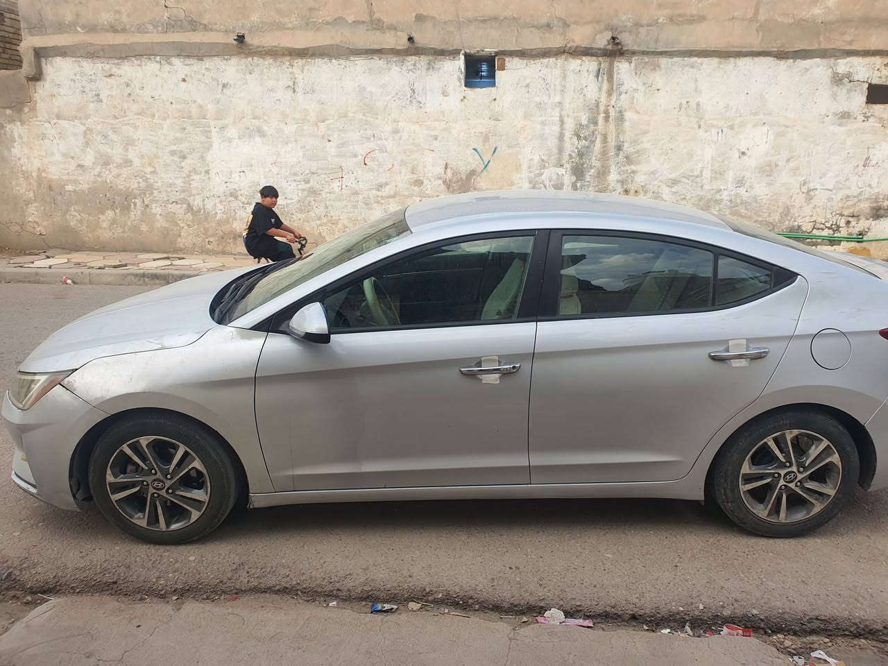 النترا
٢٠١٩
رقم ميسان محرك ٢٠٠٠
امريكي حادث بنيد وجاملق
السعر ١٢٠ وبيه مجال 
مكانها ناحية العزير 
***********
