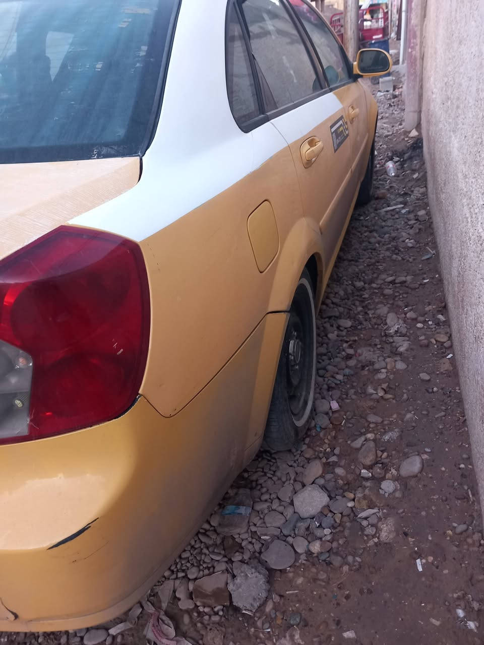 سلام عليكم سياره وبتره ٢٠١٢  مكينه جديد اي ستفسار هاذ رقمي  *********** سياره كير عادي
