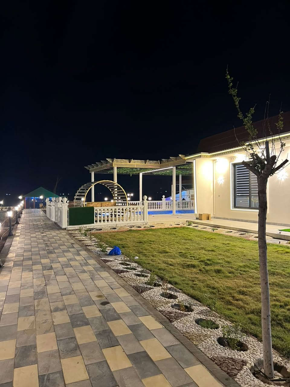 🎉 افتتاح منتجع الفرات لاند الترفيهي في الفلوجة يبعد عن بغداد ٤٠ دقيقة  🎉
عيشوا أجمل الأوقات مع العائلة في أجواء طبيعية ساحرة على ضفاف الفرات 🌊🌴 في منتجع الفرات لاند الترفيهي… راحتكم وسعادتكم تبدأ من هنا 💛

✨ استمتعوا بأفضل الأنشطة:
 • اسطبل خيل لعشاق الفروسية 🐎
 • أماكن مخصصة للمشاوي وباربكيو 🔥
 • مسابح خاصة للكبار 🏊‍♂️
 • مسابح آمنة وممتعة للأطفال 🧒💦
 • ألعاب أطفال متنوعة 🎈
 • بلياردو ومنضدة للتسلية 🎱
 • جلسات عربية مريحة وأجواء تراثية 🏡
 • غرف نوم مهيأة للراحة 🛏
 • حمامات نظيفة ومتكاملة 🚿
 • فيش كهرباء وخدمات متكاملة ⚡

🌅 مكان مثالي للعوائل لقضاء أوقات لا تُنسى بعيداً عن ضجيج المدينة
الأن
📞 للحجز والاستفار
***********
#منتجع_الفرات_لاند #ترفيه_عائلي #مسابح #باربكيو #جلسات_عائلية #أجواء_طبيعية #راحة_واسترخاء
