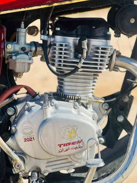 السلام عليكم اعادت نشر بسبب الوعود الكاذبه تايكر 2021 مامفتوح لا تبخير ولا شي كلشي شقال فقط گيج  السرعه ما يشتقل وشاره الماميه اليسره ما تشتقل الموطور مثل ماموضح بالصور  موطور نشاط فول  مايعوزو كلشي ونضيف سعرر450وبي مجال قليل 
ومامتواجد عل خاص الرقم *********** مكاني الشرگاط الخانوگه
