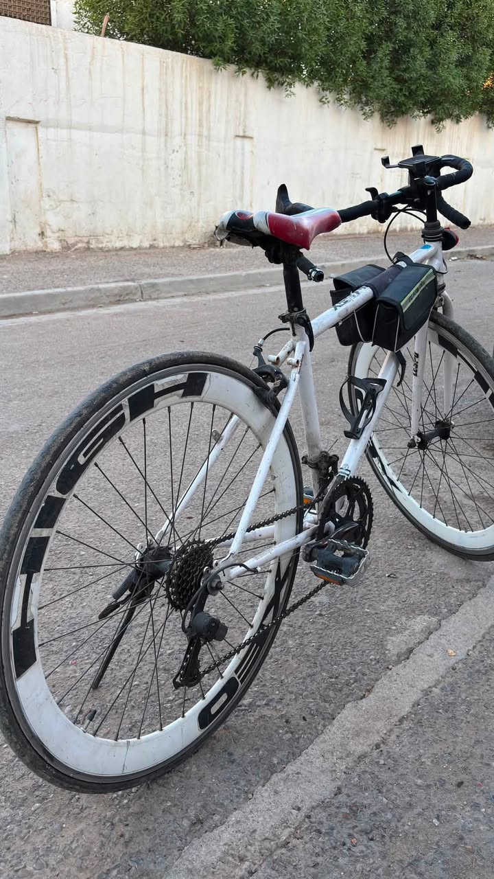 بايسكل c700
سستم شيمانو بالكامل
حجم ٢٨ 
ويل طبقتين المنيوم ضد الانعواج
حديد مخفف
عقرب السرعة ٧x٢
سعر ١٣٥ وبي مجال
مكان بغداد الدورة ابو دشير
للتواصل *********** واتس
