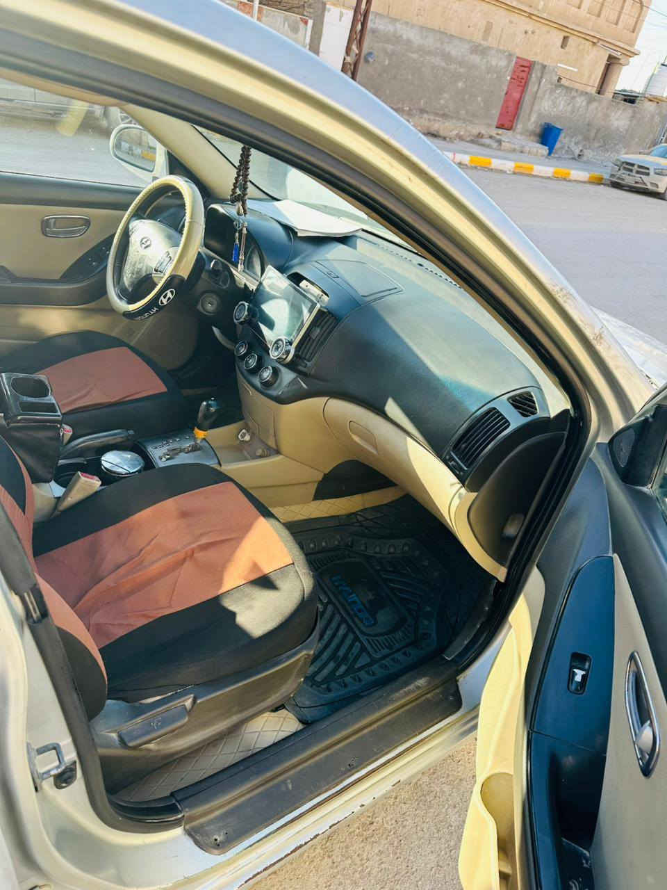 الانترا 2008 سياره بيه جراد قليل بل قماره وبيه قطع صبغ قليله كلش بل طراف وبل باب بدون حادث سياره نضيفه كلش شاشه تاب كامره مسجل مضخم محرك كارتون كير كارتون تخم تأيرات  سياره حلوه كلش ب87 وبيه مجال حك جيه مكاني ناصريه شطره ***********
