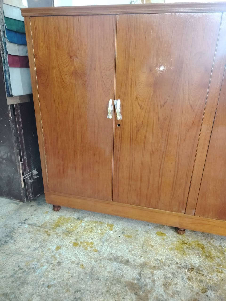 قنصور 6ابواب ارتفاعه 165 للبيع كامل نضيف ومصبوغ ويدات وقفاله جدد وداخله كلش نضيف حل وتركيب
السعر 225 الف وبيه مجال بسيط
للتواصل عل أرقام التاليه
***********
***********
