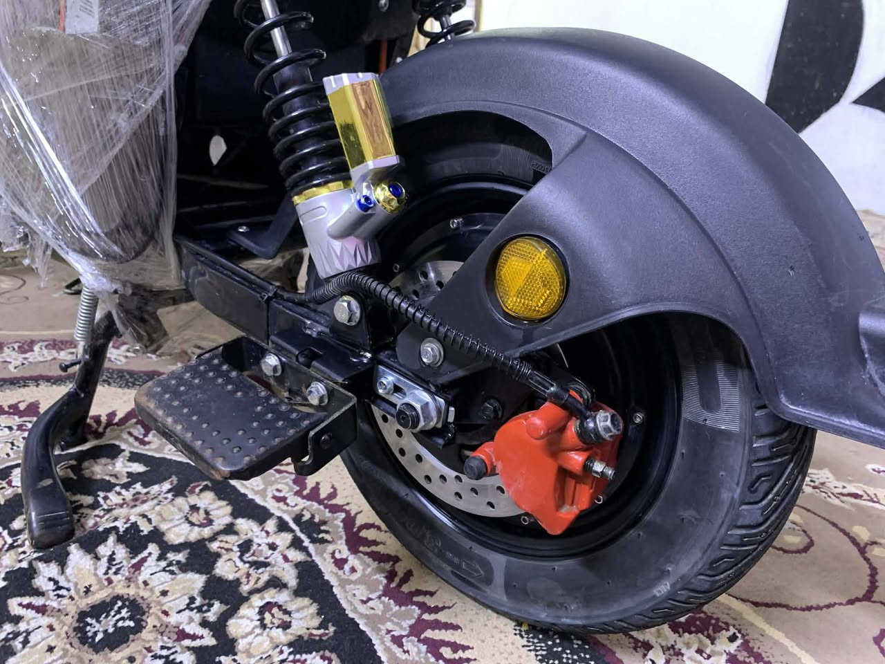 السلام عليكم 
دراجه R9 للبيع فقط
دراجه ٢٠٢٥
دراجه كامله مكمله عده النقوصات الراح اذكرهن بالاخير

لايت عالي ناصي 

دبل اشاره +يمنه+يسره 

بطاريات جدد مستخدمه من ٢ الى٣ اشهر بالباكيت اصليات ما مبدلات 
حجم كبير 32 امبير عدد5
سويجين وبصمتين تشغيل عن بعد +قفل+نضام سرقه+قفل بالستيرن 

هورن عالي 

مثبت سرعه 

بريك امامي بالمكان والخلفي يحتاجله تنفيس 
سرعه ٧٠ على ستان وعلى الشارع ٦٥ حقيقي
شاحنه اصليه تمشيك حوالي ٥٠ كيلو
دبلات امامي خلفي رياضي

النقوصات: كسر بالكفر يم البطارات ويم الصفح مال الستيرن
البك لايت يخربط 
اليده مكسوره مال البريك الخلفي 
جوزه مكسوره مثل ما موضح بالصوره

 والسعر 350 قفل

مكان بغداد المشاهده
او مراوس بايفون


**إذا كنت صاحب هذا الإعلان وتريد حذفه لأي سبب، رجاءا أرسل رسالة إلى الدعم الفني**