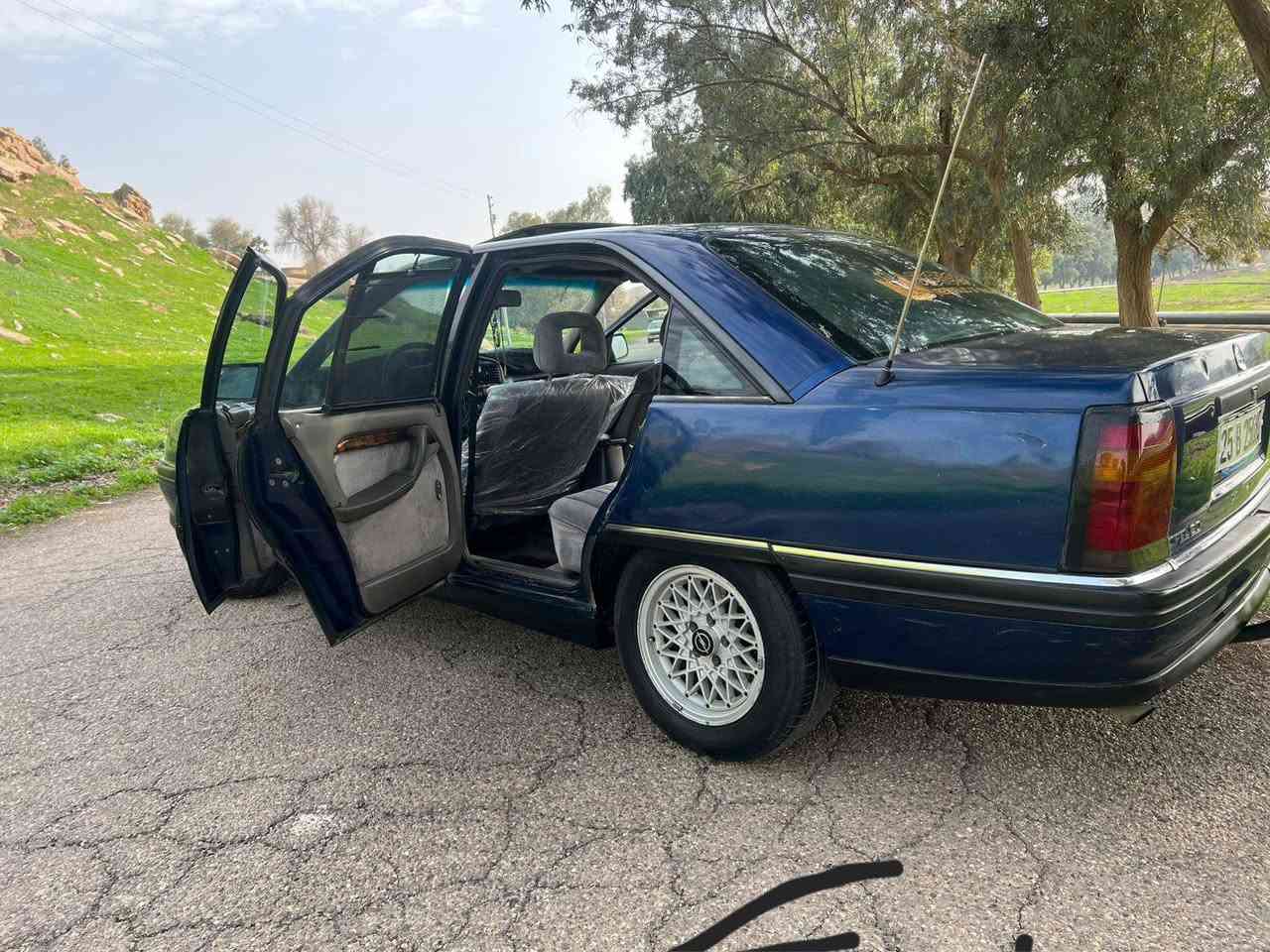 اوبل اوميكا موديل 1993 فول مواصفات
محرك 20 كير اوتماتيك 
رقم كركوك دولي بسمي ل 2029   
دفتر بانزين بيه 
كير ومحرك بشرط 
صدر  واكسل بشرط 
بدون ضرر   كل جسمه عل بلاد  حتى هلالت بلاد 
بونيد وصندوك  صبغ فقط رش بدون ضربه  وباقي كله بلاد صبغه بلاد 
 اربع جوم كهرباء 
اي بي اس 
تبريد بلادي بس ما يشتغل 
سلايت كهرباء 
سعر 43$ بيه مجال بسيط
اي استفسار خابر 
*********** ديبيس, كركوك
