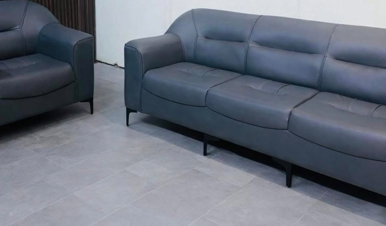 ضمانك  حقيقي وتخم يتحمل 
 
أكو فرق بين شغل يعيش سنين…  
وشغل بس للعرض والصور 
------
🛋️ تخم جلد  

✔️ تصميم تركي أنيق بدون تقليد رخيص  

✔️ تفاصيل نظيفة تبين الجودة من أول لمسة  
✔️ ضمان سنة كاملة… مو وعود بس

💎 الحقيقة اللي ما تنقال:
✔️ جلد  درجة أولى – مو جلد يبهت بعد شهر  

✔️ ارجل من النوعيه القويه يعني انسى الكسر 
✔️ خشب چام روسي دبل – مو خشب خفيف يتعب بسرعة  
✔️ بلوك تايلندي مضغوط 
اسفنج مميز اول
– مو إسفنج يهبط وتغوص بيه  
✔️ راحة + عمر أطول = استثمار صح

📸 صورنا حقيقية 100%  
❗ وإذا شفت فرق بين الصورة والتسليم… لا تستلم!

🚚 توصيل مجاني داخل الرمادي  
🚛 توصيل للمحافظات ب اسعار ممتازه

📍 مجمع ابو قمر للأثاث المنزلي 
الرمادي سده البعلوان مقابل مطعم كرم دليم ومقابل كازينو السفينه

📞 ***********
***********
