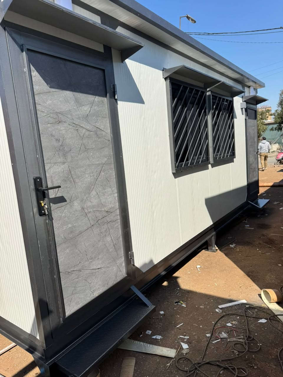 سلام عليكم كرفان قياس 6*3 تفصال جديد شغل مرتب جدا أبواب حديد أو بي في سي حسب الطلب
سعر 1850 جميع أنواع الكرفانات متوفرة حسب الطلب و القياسات ضد الحريق و العادي شعار تنافسيه 
أي ستفسار اتصال أو واتساب ***********
