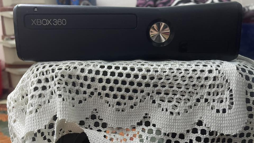 السلام عليكم اكس بوكس 360 ما مفتوح شرط  مهكر وجاهز  العاب مهكرة ايضا 50 لعبة كلهن مهكرات اضافة الحساب مهكر وكل المهام مفتوحة وفورزا هورايزن 2 مهكرة سعره لا يحتوي على جوستكات سعره 80 وبيه مجال رقمي *********** وحياكم الله
