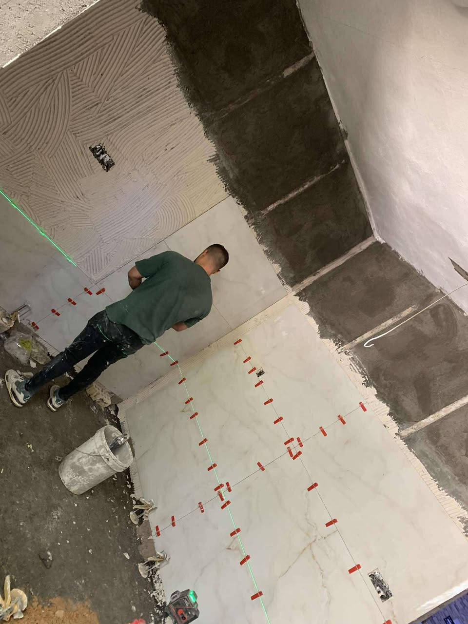 تريد احد يرمم بيتك؟
نحن في كادر الاخوين نؤمن بأن الترميم ليس مجرد إصلاح، بل هو فن لإعادة الحياة إلى منزلك. نقدم خدمات ترميم متكاملة بأعلى معايير الجودة، بدءًا من التقييم الدقيق للمشاكل وحتى التنفيذ المتقن. فريقنا المتخصص يمتلك الخبرة والكفاءة اللازمة للتعامل مع كافة أنواع الترميمات، سواء كانت بسيطة أو معقدة. نستخدم أحدث التقنيات والمواد لضمان تحقيق أفضل النتائج التي تدوم طويلًا. تواصلوا معنا اليوم لفحص مجاني للمنزل، للتواصل يرجى ارسال رسالة او الاتصال على الواتساب👇 
***********
*********** واتساب 
اعمالنا في بغداد فقط
