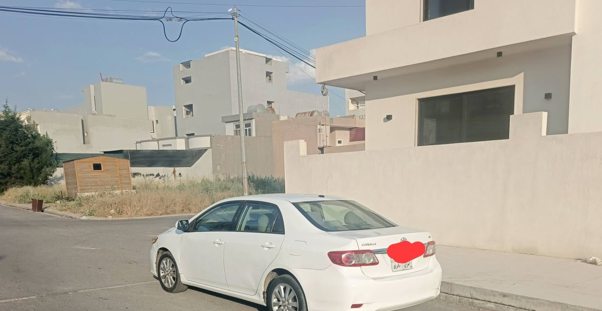 كورلا امريكي 2011 كير محرك بشرط مومفتوح ماشيه 190 على وضع شركه بيها 2قطعتين بدون دواخل وبيها كم عديلين بارد طخم حدادية تحويل بشرط  تبريد كهربائيات كلها بشرط عليها غرامه 725 الف ينزل من سعر مكان سيارا زاخو سعر 107 مجال ***********
