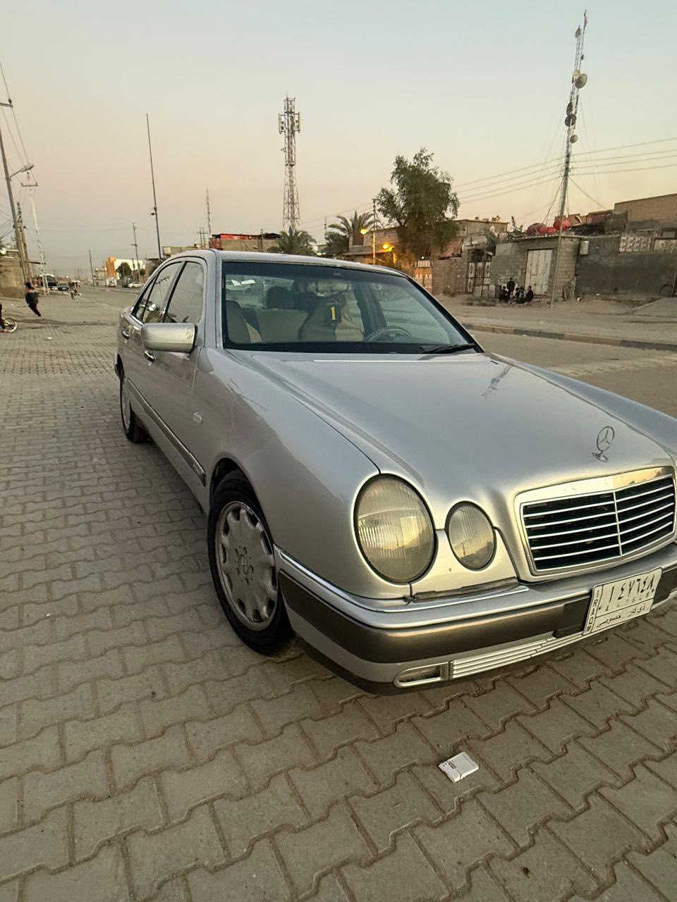 سلام عليكم مرسيدس ام عيون  سياره  صبغ عام  السياره نضيفه محرك جديد  كلشي شغال بيهه تبريد بس غاز للعلم ماكو ليك بس من بدلنه المحرك طار الغاز  رقم ذيقار السياره كلش حلوه السعر 80$ورقه وبيهه مجال  هذا رقمي ***********
