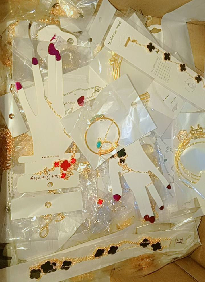 عندي شلعة مكياج وشلعة اكسسوار  برازيلي الي يفيدنه يدخل خاص


**إذا كنت صاحب هذا الإعلان وتريد حذفه لأي سبب، رجاءا أرسل رسالة إلى الدعم الفني**