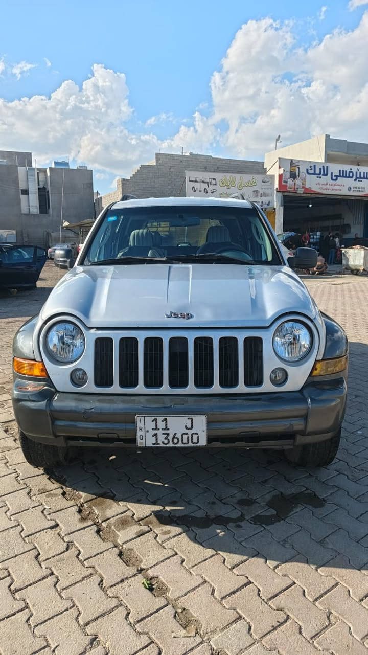 سلام عليكم لبرتي 2007مكفوله بيه رشه على كد شبرين بل باب الخلفي جوه بل تريشه سياره جديده وجاهزه رقم بغداد تحويل ثاني يوم  السعر ٨٠وبيه مجال بصيط *********** مكلف بنشر

