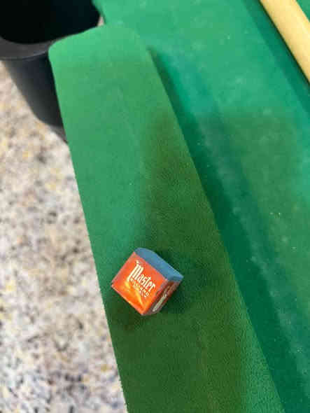 السلام عليكم بليارد للبيع طول 220  والعرض 150 البليارد عمل يدوي الكيوبات عدد2+8 جوك ويه البليارد مكان بغداد حي أور السعر 270 الف  نهايته 250 الف قفل  الرقم: ***********
