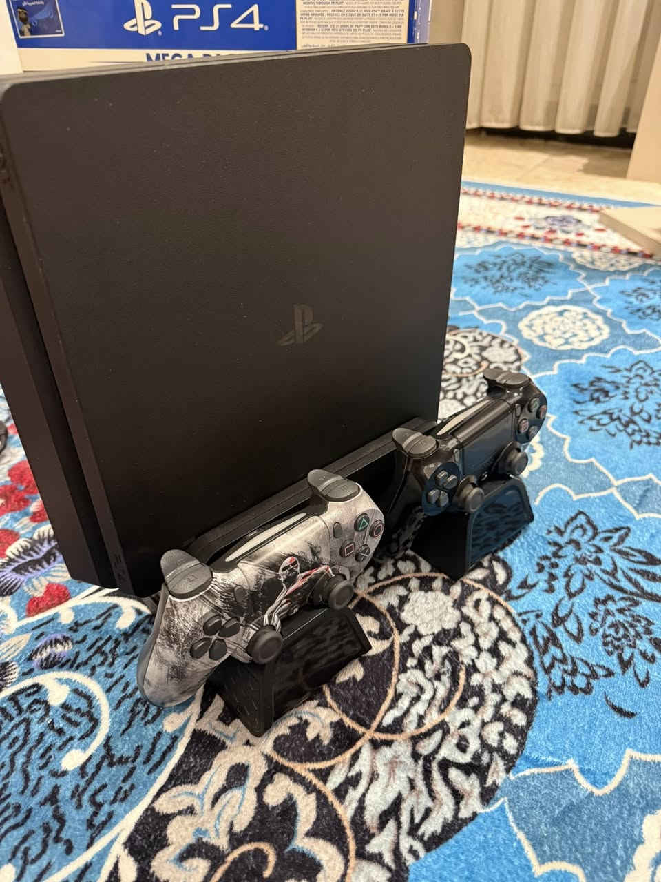 السلام عليكم بلي فور سلم ps4s
جديد استخدام قليل جداً جداً ساعات فقط 
ذاكرته 500نضيف جداً لامفتوح ولا مصلح باكيت غراض كامله 
وياه جوستك الاصلي+جوستك تجاري 
وياه هارد خارجيADATA 1Tواحد تيرا سعره90الف
وياه ستاند (قاعدة ) بيها مراوح تبريد 
وياه اقراص gta5+red dead2+the crew2
بي حساب  امارتي مدفوع اشتراك سنه كامله باقيله 9اشهر 
بي 8العاب مدفوعه 
الجهاز كامل مع الملحقات سعره 285الف
وماكو هيج سعر جهاز جديد ومامستخدم قليل جداً 
مكاني بغداد العامرية رقمي
***********
