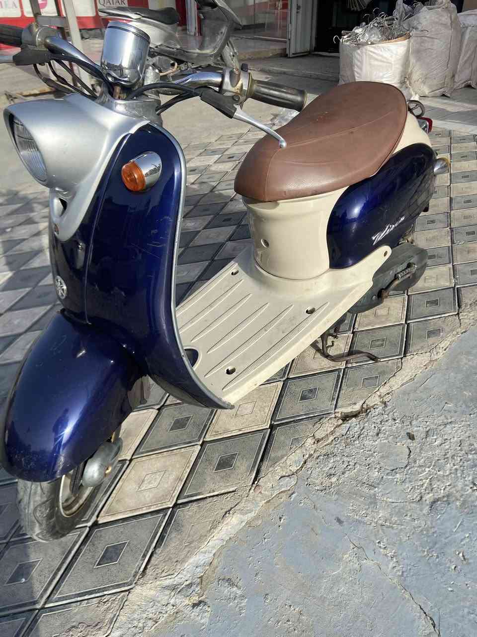 دراجه كلاسك للبيع ما يعجبه سعره يكرمنه بسكوته جديده مابيه نقص للخير فحل بعد ما شوف هيج نضافه شراي سعره 900الف عنوني بغداد هاذه رقمي ***********
