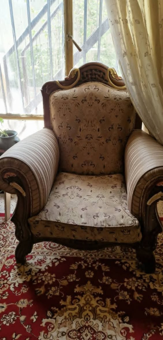 تخم ١٠ مقاعد تركي ثقيل جدا 
قنفتين ثلاثيات و ٤كراسي مفرده المكان الامين الثانيه نواب الضباط


**إذا كنت صاحب هذا الإعلان وتريد حذفه لأي سبب، رجاءا أرسل رسالة إلى الدعم الفني**