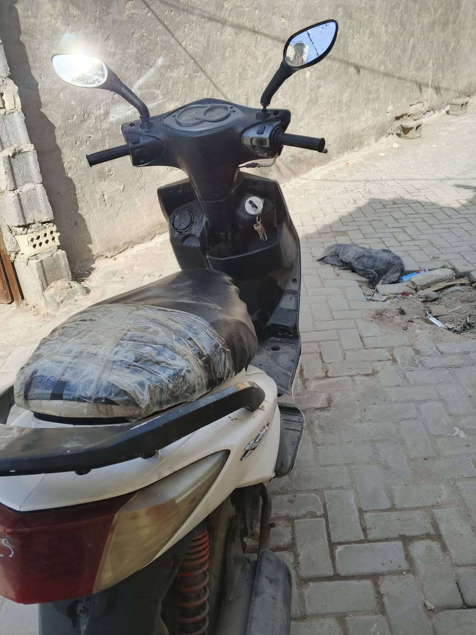 دراجه سكنس فحل كابريتر كوم حديد دراجه كهربائيات كلها شغاله تشتغل سلف قفل ستيرن قفل جوزه دبل شاره شاره يمنه +يسره
اكرر كوم حديد تجي تحمل وتااخذ صار بيها صوت بداخل الكلجات
السعر 300 متواجد فيس ***********واتساب
