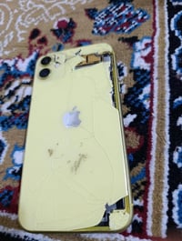 ايفون 11 ١٢٨ • اصفر • زر رفع الصوت معطل