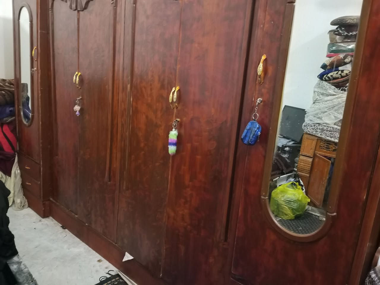 السلام عليكم ورحمة الله
غرفه صاج للبيع

كنتور 6 ابواب 

للبيع السعر 350 وبيهه مجال 

الفلوجه حي المختار للاستفسار ***********
