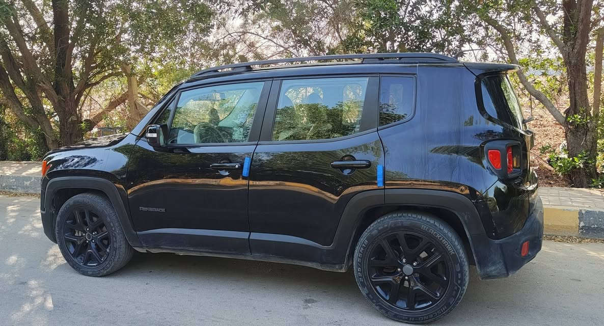السلام عليكم..
للبيع: جيب رينكيد 2017 (Jeep Renegade) وارد امريكي . السياره نضيفه و مكفولة من الحادث و  بيها بس شوية  بارد بالجاملع الايمن ( موضح بصور السونار ) . السيارة رقمها نجف و تحويل ثاني يوم 

المحرك: 2.4L Tigershark 
ناقل الحركة: أوتوماتيك 
 المحرك  و گير بحالة ممتازة، تم إجراء الصيانات الدورية بانتظام 

والمواصفات الداخلية :
1- تحكمات ستيرن 
 2- شاشة لمس چبيره مع نظام ملاحة 
3- كاميرا خلفية وحساسات.
4- نظام تثبيت السرعة (Cruise Control).
5- تحديد مسار 
6- تبريد ثلج 
7- هاند بريك بصمة 
8- تشغيل عن بعد 
10- كشن السايق كهربائي 
11 - جام اوتو 
12- جنطه كهرباء 
13- بصمة تشغيل و بصمة ابواب 
14- رادار ، و تحذير النقاط العمياء 
15 - ويل حجم 18 

داخلية السيارة نظيفة جداً
ما تحتاج إلى أي مصاريف  "شغل واطلع" 

السعر : 135$ و بيها مجال 
مكان التواجد: (النجف / الكوفة)
للتواصل والاستفسار: ( *********** )
