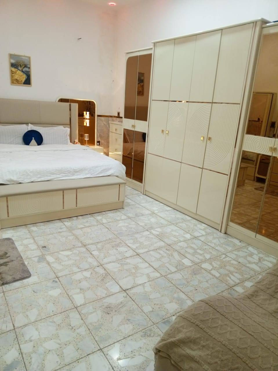 سلام عليكم
بيت للبيع مساحة 176متر
قرب شارع الحشد
للاستفسار 
***********ابو زهراء
