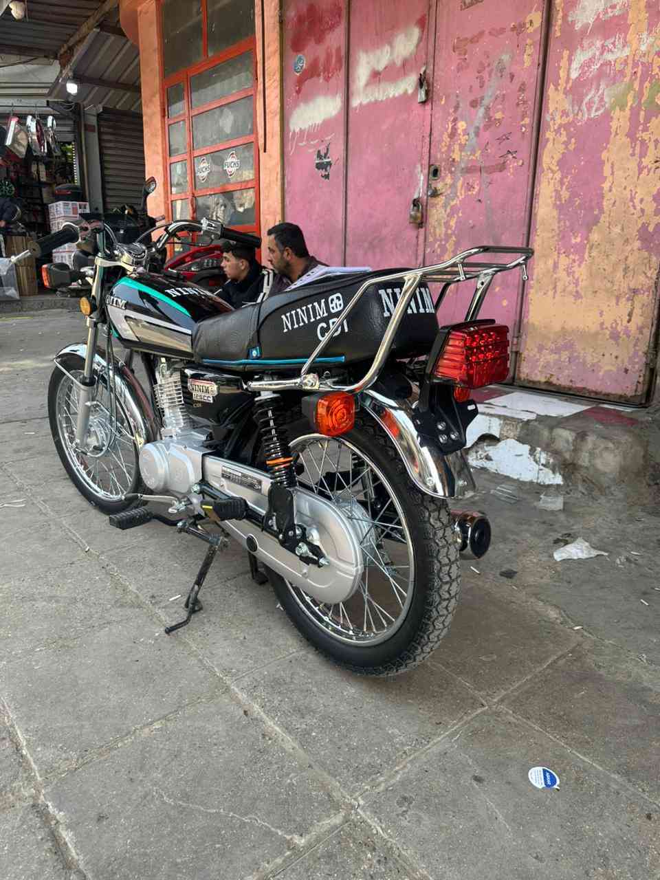 السلام عليكم دراجه نامي زيرو موديل 2027اي نقص مابيهه اوراق سكنر السعر 700بيهه مجال العنوان مدينه الصدر 
***********
