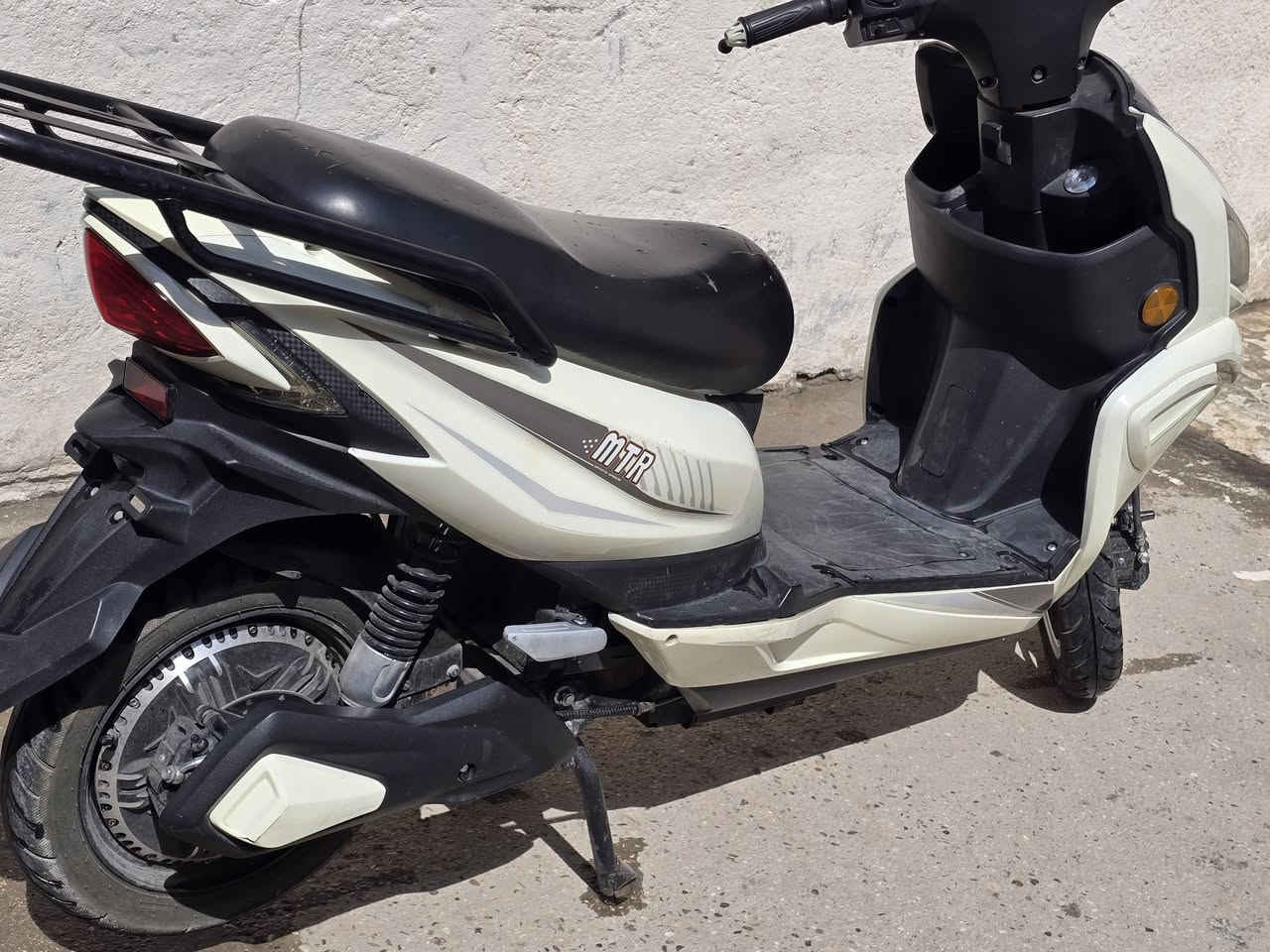 راجة شحن سرعة ٨٠
بطاريات نص عمر 
بيهة نظام الرجوع للخلف
نضيفة مابيهة اي عيب 
كهربائيات كلهة شغالة لايت عالي ناصي لد 
سويجات 2
السعر 575
بغداد العطيفية قرب مستشفة القمة 
***********
