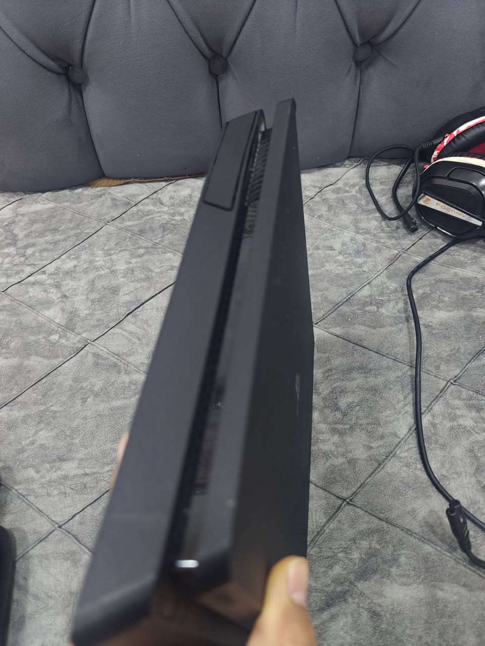 بلي 4 سلم  أونلاين
 1 تيرا مامفتوح نضيف 
2 جوستك اصلي 
مع سماعات
 وكيبل وقاعدة شحن دبل
*********** واتساب
