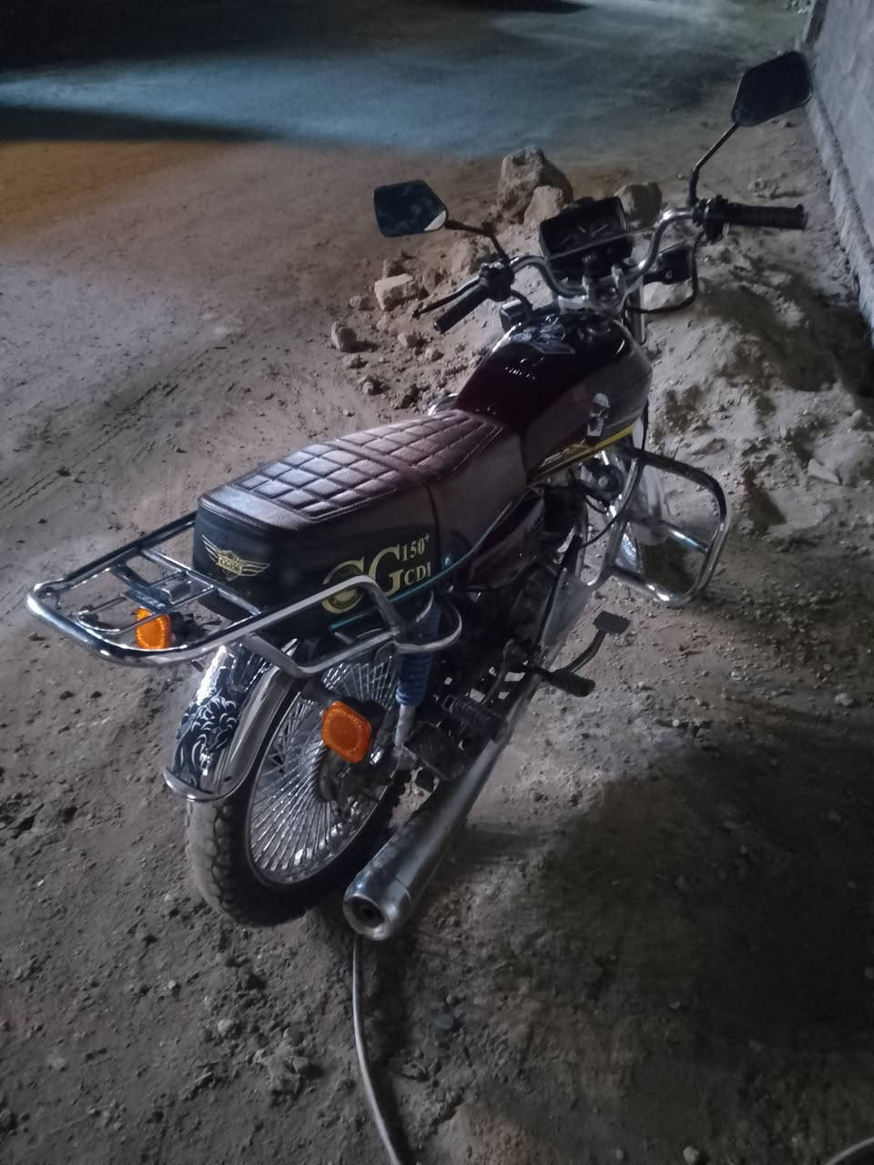 السلام عليكم دراجه يراني موديل 21محدثه 24درجه حالوه ونضيفه السعر 500وبيه مجال شراي مكاني فلوجة شهداء هاذه الرقمي ***********
