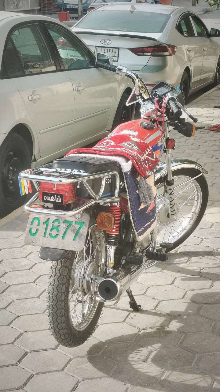 سلام عليكم دراجه للبيع شاصي 14وتعمير شلامجه اصلي ثاني تبديله مال دهن مكفوله كفاله عامه السعر مليون وميه الرقم ***********
