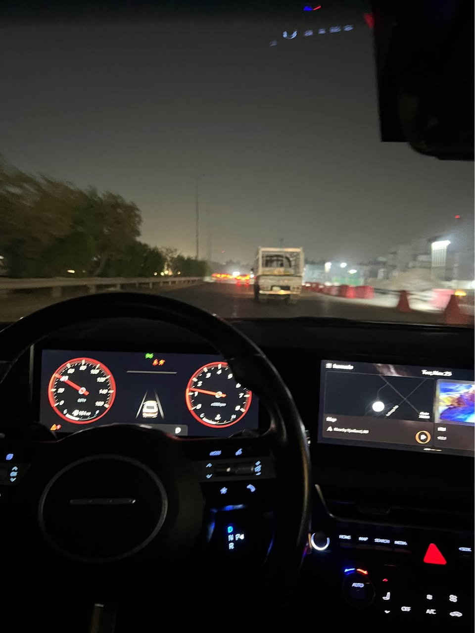 السلام عليكم

للبيع  او مراوس ….. هونداي سوناتا بانزين 2025 

السعر 21.800

ماشيه : ٢٠  الف ميل 

لون ابيض

حادث السياره : جاملغ امامي مبدل نفسه كما موضح بالفديو 

….. 

الايرباكات: استيرن ودشبول طاكات ….  بسبب الضربه ع حساس

مواصفات السياره : 

✅ بصمة 

✅ كشنات اماميه كهرباء 

✅ تدفى بالمقاعد الأمامية 

✅ نقطة عمياء في المري 

✅ رادار امامي 

✅ رادار خلفي 

✅ رادار جانبي 

✅ شحن لاسلكي 

✅ تبريد بيانو 

✅ قطعتين تبريد 

✅ كير تعليك 

✅ كامرة 

✅ شاشه كبيره 

✅ سياقة ذاتيه 

✅ لد امامي

✅ لايتات زنون 

✅ لد خلفي 

✅ تحديد مسار 

 

للاستفسار:: 

*********** بغداد, العراق
